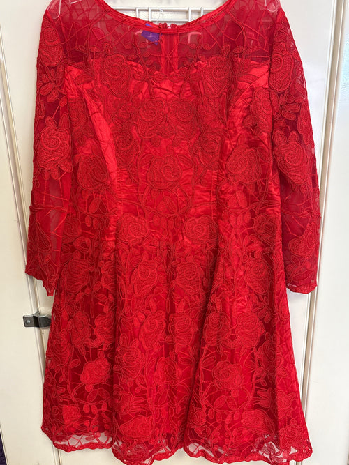 Robe rouge en dentelle — taille 12