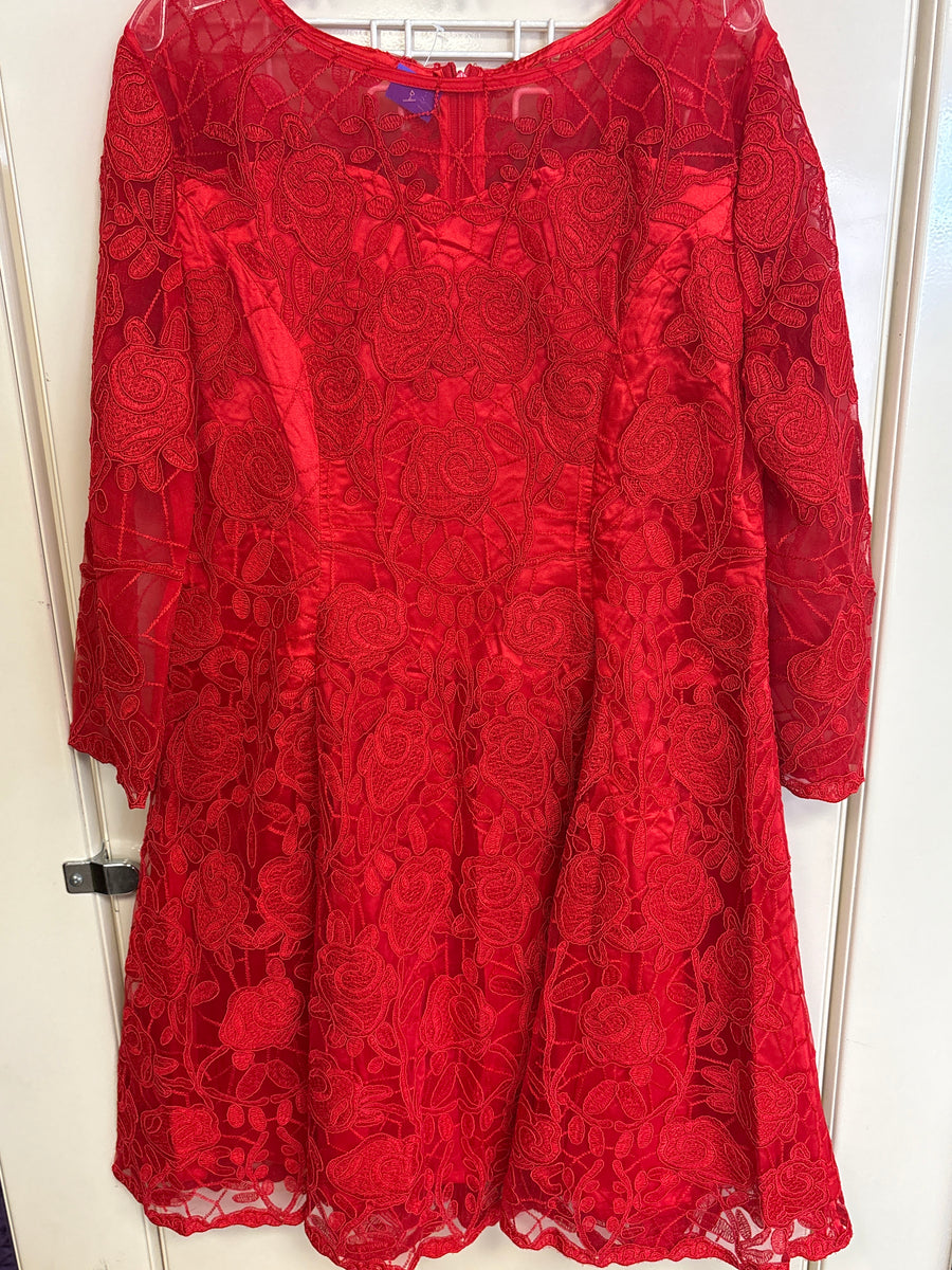 Robe rouge en dentelle — taille 12 — photo 1