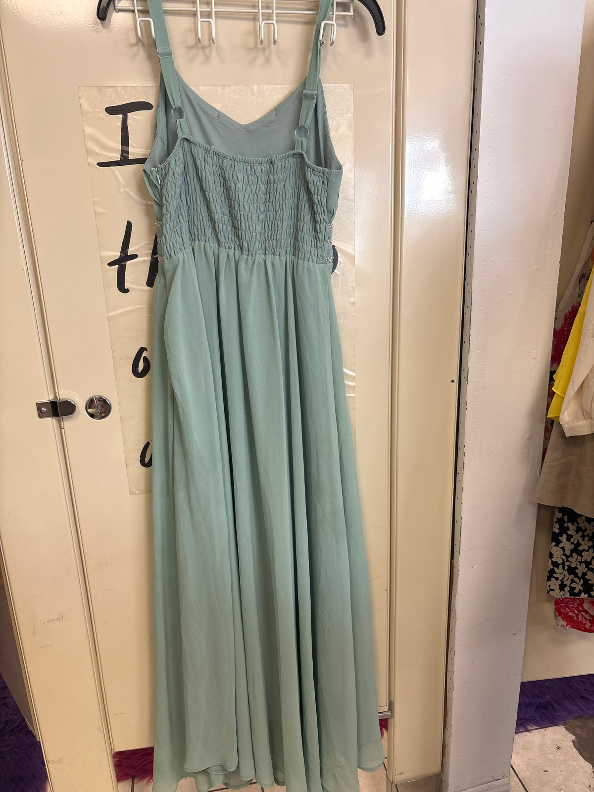 Robe longue vert sauge — taille non indiquée — photo 1