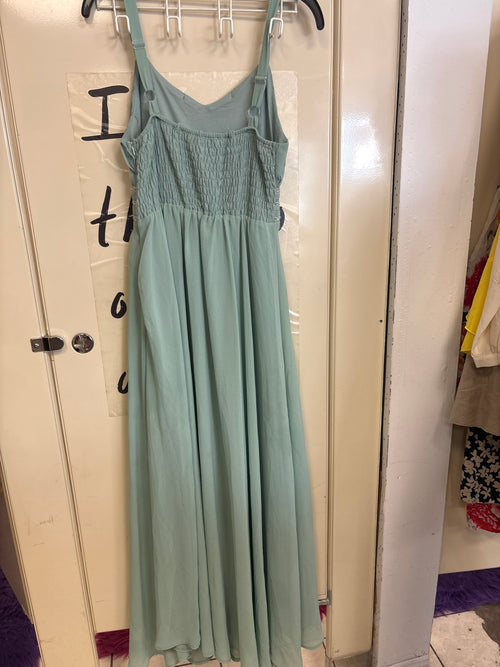Robe longue vert sauge — taille non indiquée