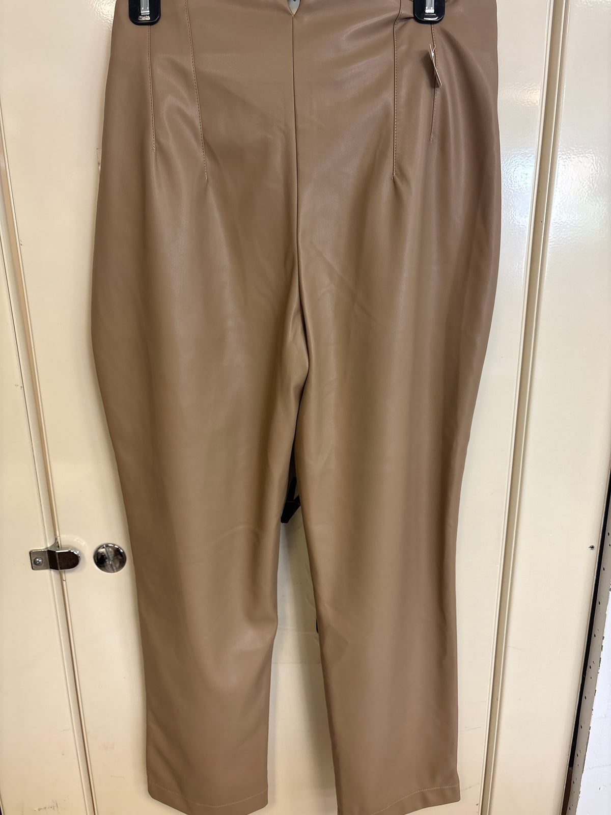 Pantalon beige à jambe droite — taille M — photo 2