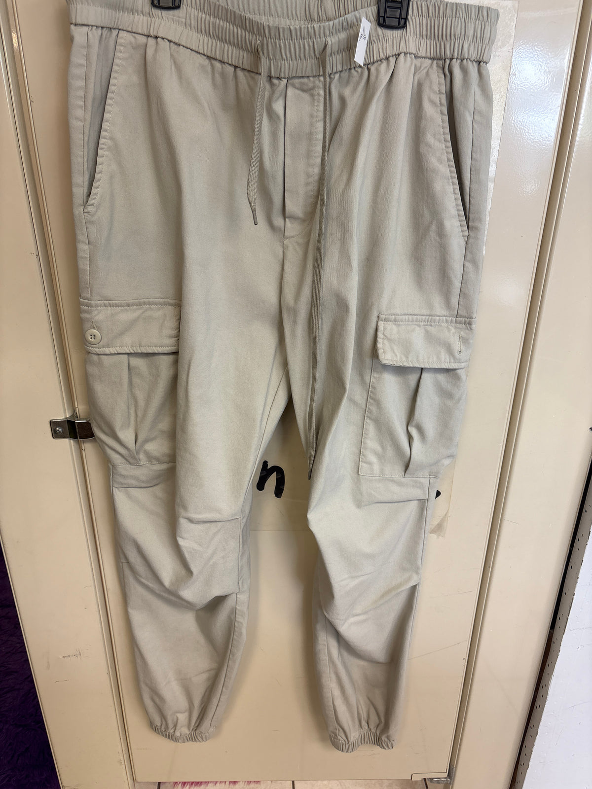 Pantalon cargo beige — taille non indiquée — photo 1
